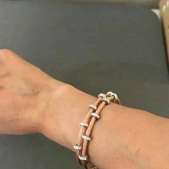 Copper in cubic zirconium Bangle bracelet with magnetic closure. - Picture 4 of 4